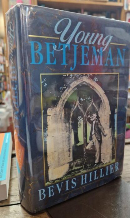 Young Betjeman : Bevis Hillier