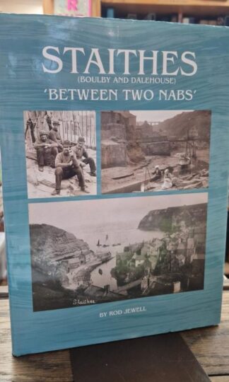 Staithes Between Two Nabs : Rod Jewell